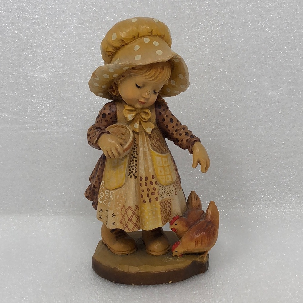 ANRI Valentine Feeding Chickens Hand Carved Wooden figurine By Sarah Kay 36/4000
